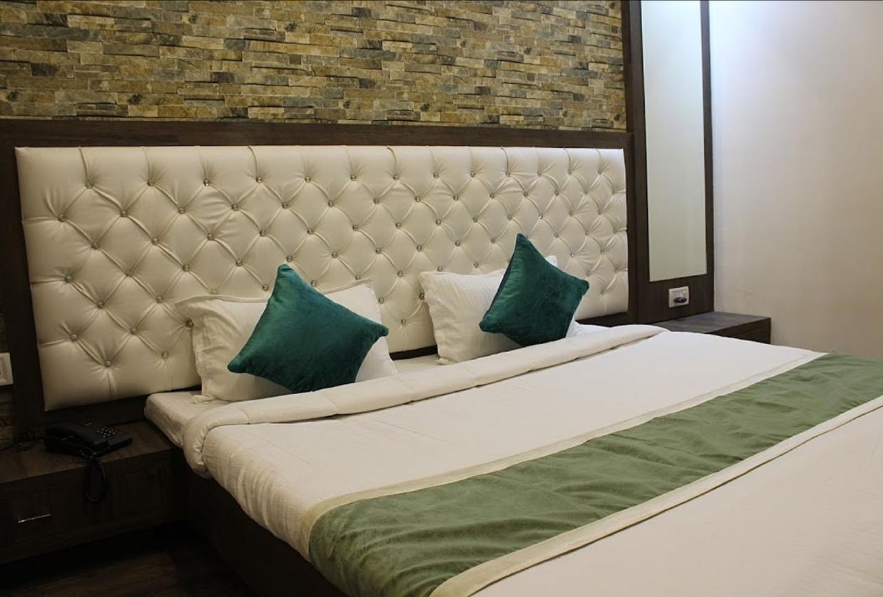 Hotel Ab Palace Jamshedpur Bagian luar foto
