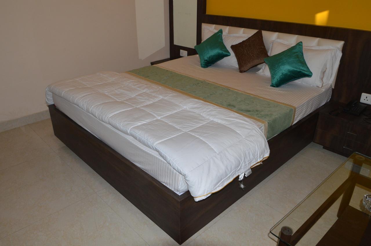 Hotel Ab Palace Jamshedpur Bagian luar foto